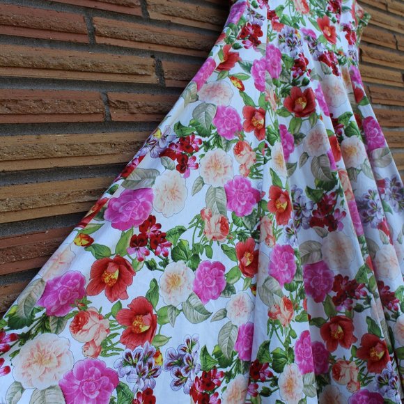 Love & Roses fit & flare floral pin up dress with criss-cross neck - Picture 4 of 5